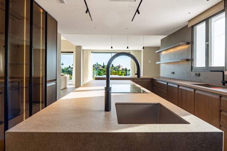 7638e4a9512bab1d5ef72c652a281e5e - 11