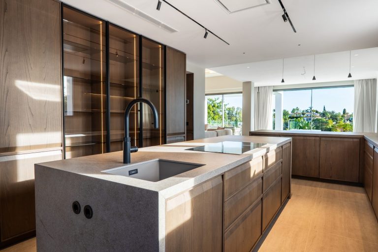 7638e4a9512bab1d5ef72c652a281e5e - 2