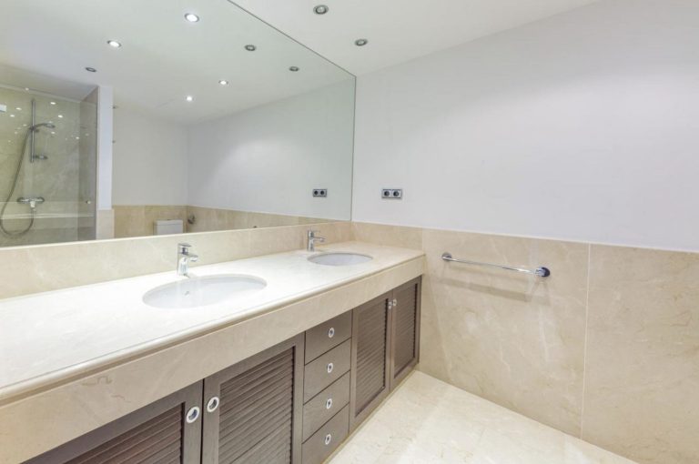 7749078aff583a3aa6e2d7fda2ba150f - 8