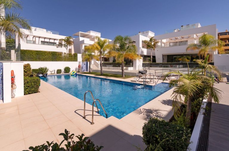 77d5ab8fb2b1959e810bce8f73059676 - 3