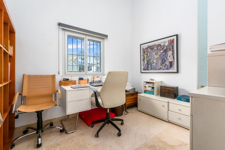 7c641f6e38701d0d2337c3da949e49d2 - 9