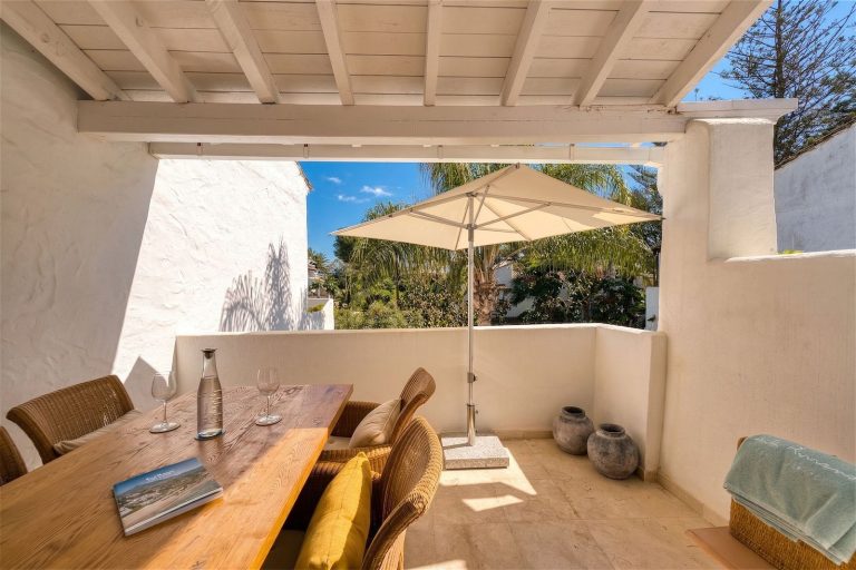 7d2810aeee68d8371830e711a69f1cc0 - 12