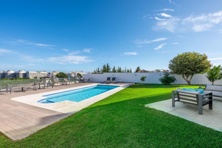 81137f81eaccf9b043dd3ef5b9f34af9 - 12