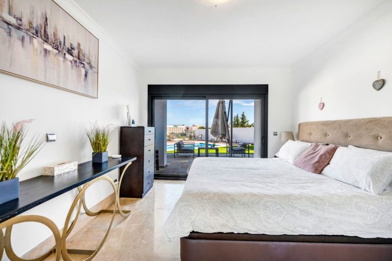 81137f81eaccf9b043dd3ef5b9f34af9 - 13