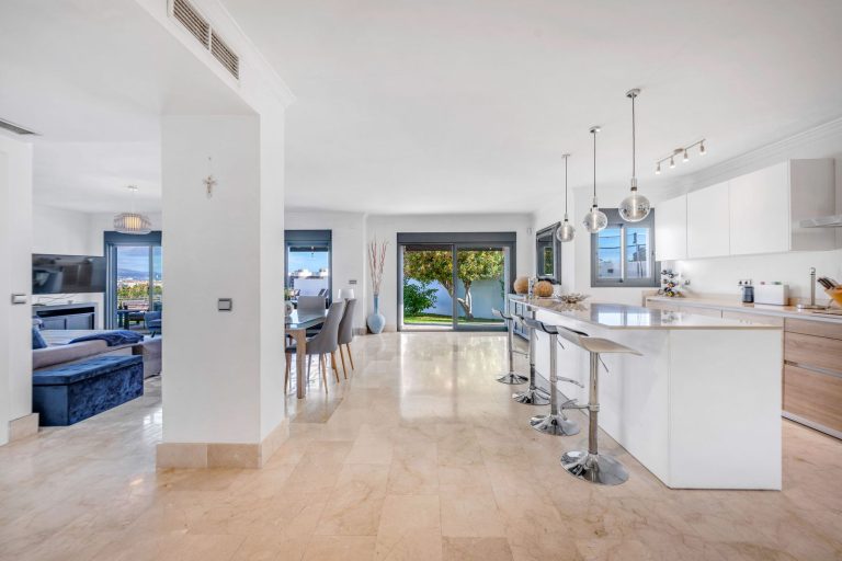 81137f81eaccf9b043dd3ef5b9f34af9 - 3