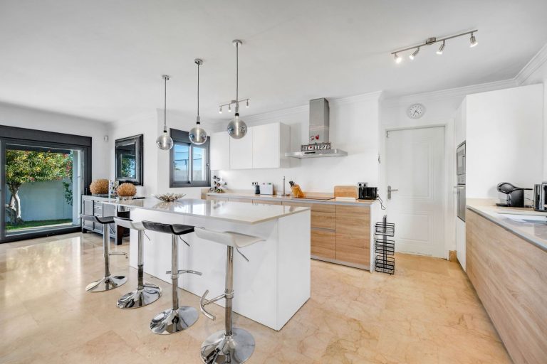 81137f81eaccf9b043dd3ef5b9f34af9 - 5