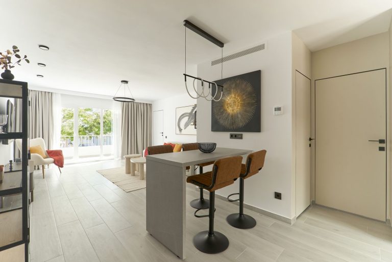 8203b0d2977915679287a26d336f4d8d - 10