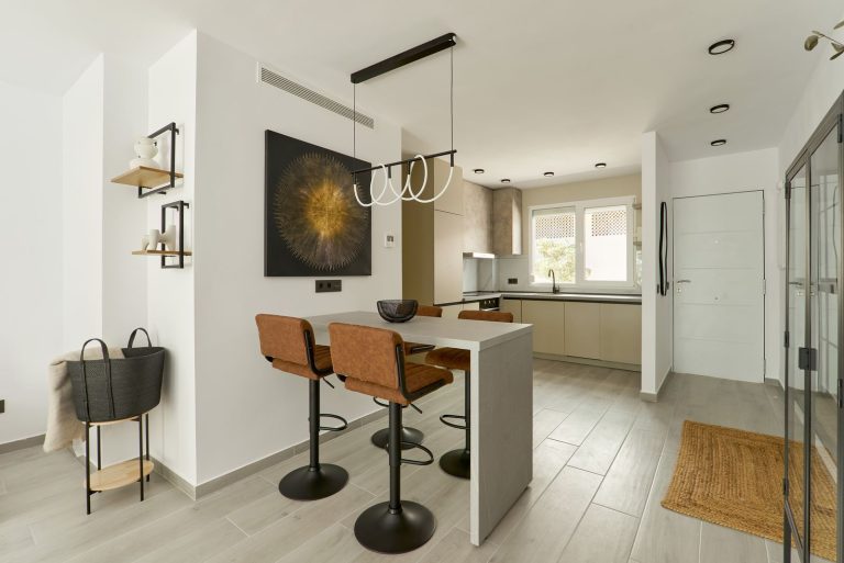 8203b0d2977915679287a26d336f4d8d - 4