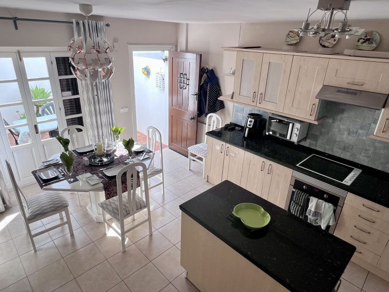 82b25aee251654e69d53737c3ecbb43d - 3