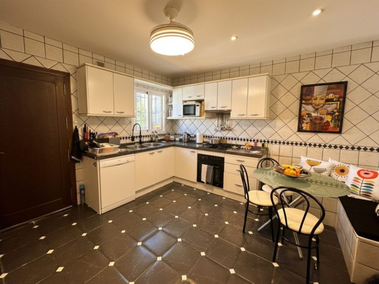 83de9998688d6e4877b16572bb8062dc - 13