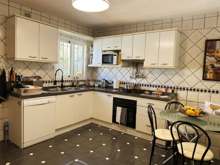 83de9998688d6e4877b16572bb8062dc - 14