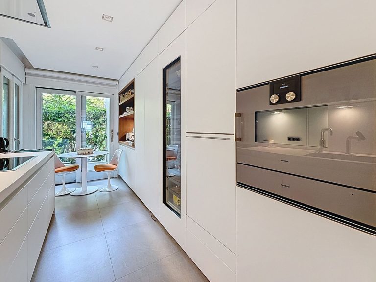 8424205f5551243481476c7bea63f287 - 16