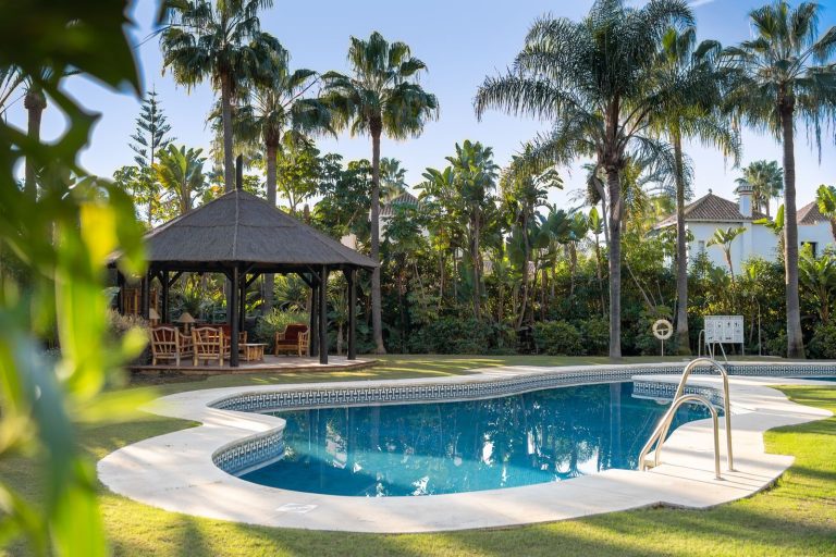 88e79fff0ed95993c8bc154d09c04e03 - 1