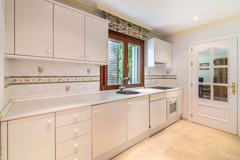 899ccc8c35cbdfec2ec93696677ab503 - 12