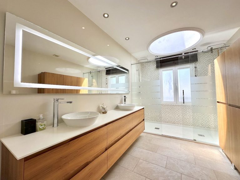 8a5719d86645ba5b61a6ec4535e1cf2c - 11