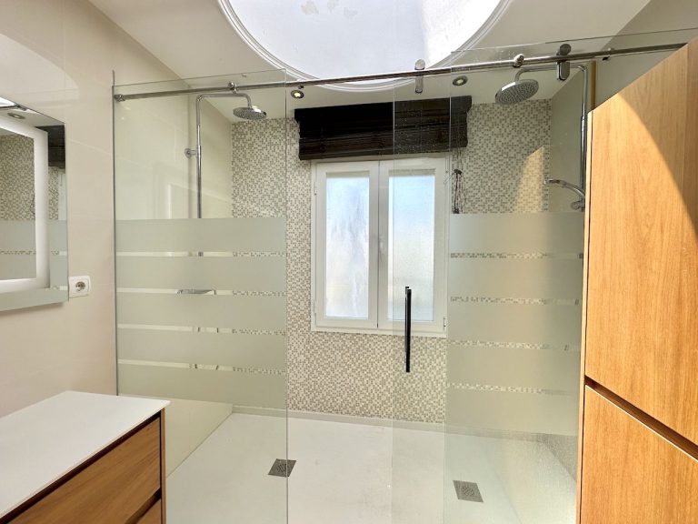 8a5719d86645ba5b61a6ec4535e1cf2c - 12