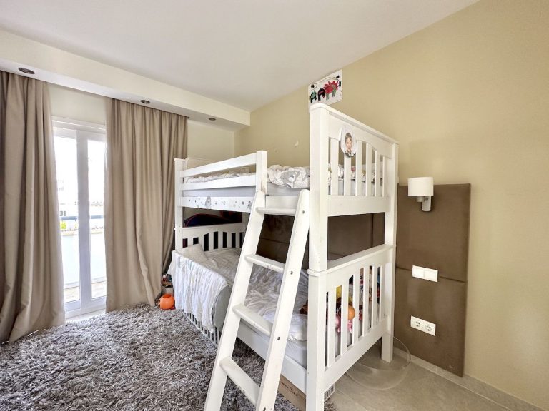 8a5719d86645ba5b61a6ec4535e1cf2c - 16