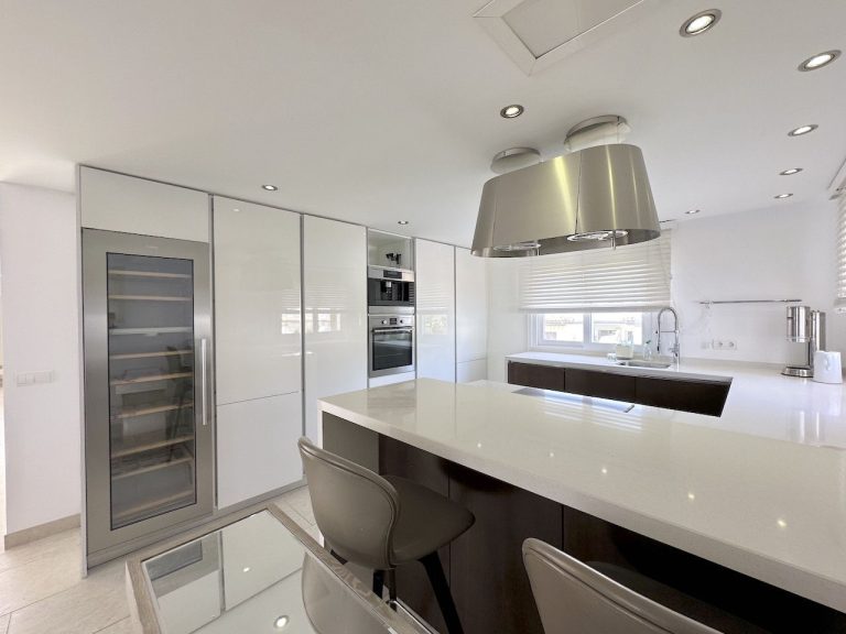 8a5719d86645ba5b61a6ec4535e1cf2c - 8