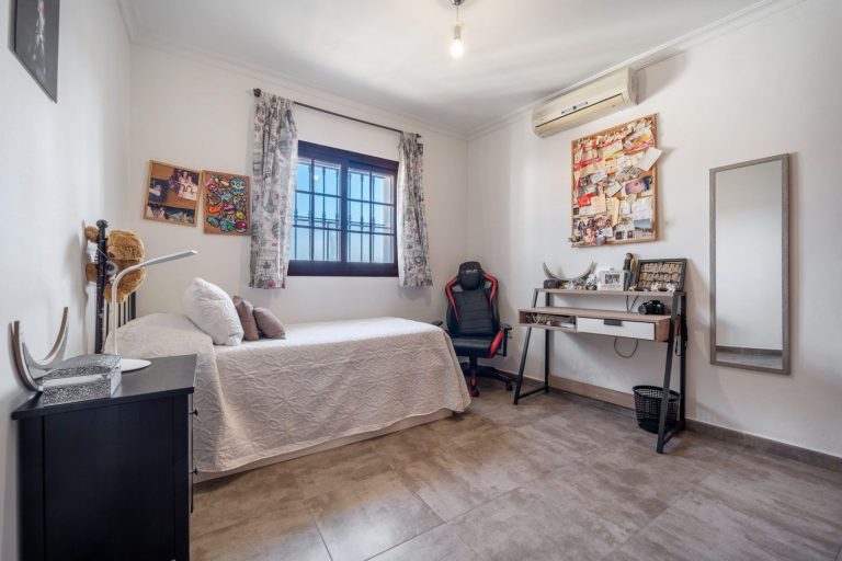 8af2ab75ec7daa173fdc68369b333a5b - 16