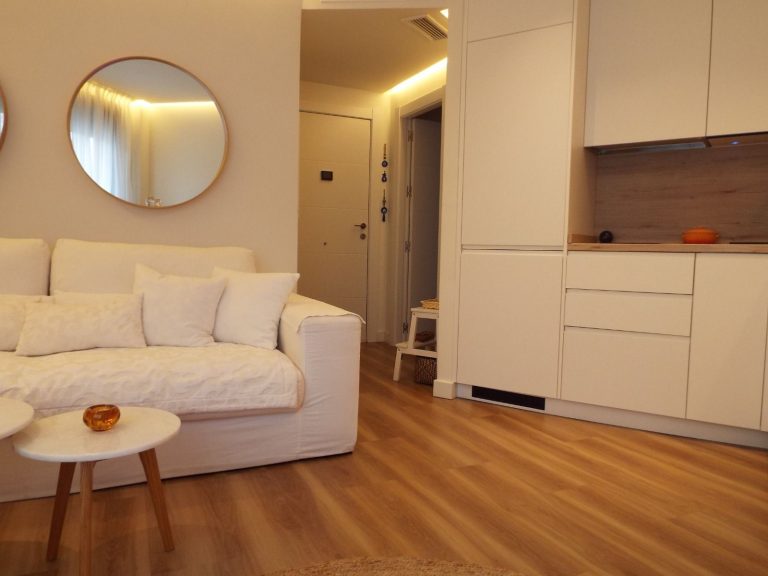 8f102475944051cbac203ed84b179177 - 9