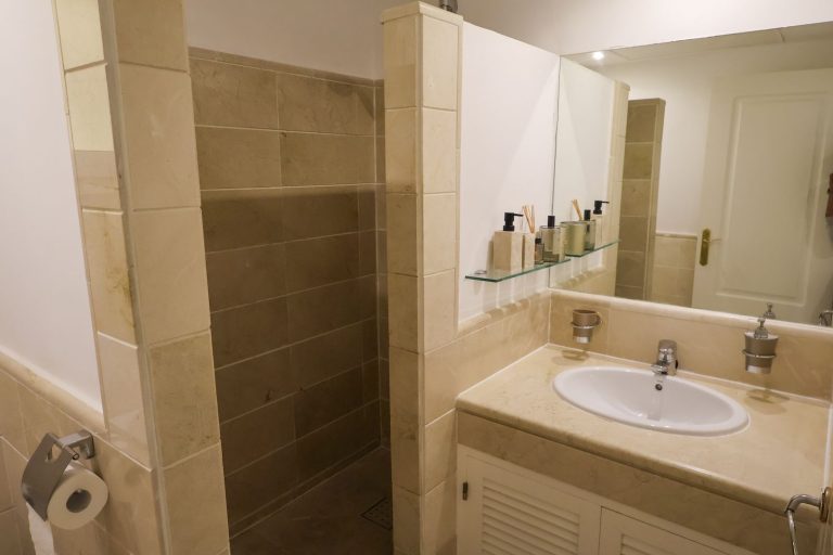 93e2d850a73b858e0ff518abed01063f - 13