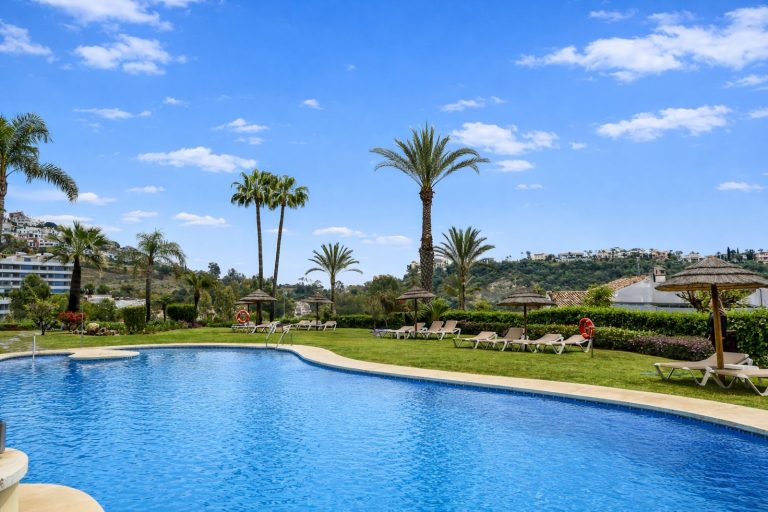 93e2d850a73b858e0ff518abed01063f - 16