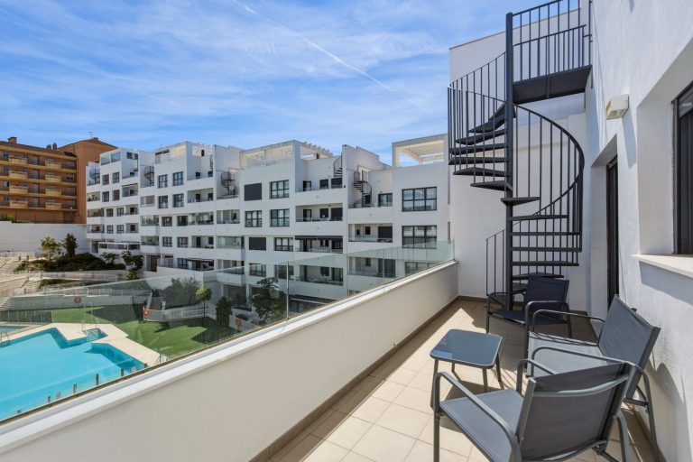 949538012a5b3f0a29304c6e5dd043f5 - 11