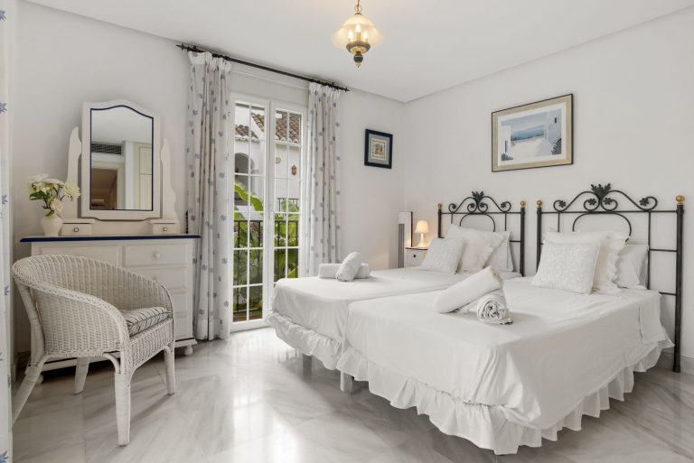 94a71f255ffc79d651cffb2fcb799926 - 10