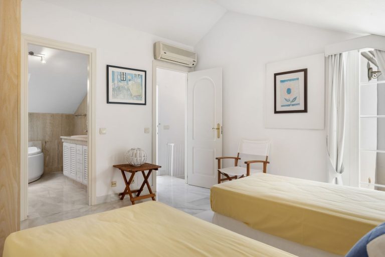 94a71f255ffc79d651cffb2fcb799926 - 13