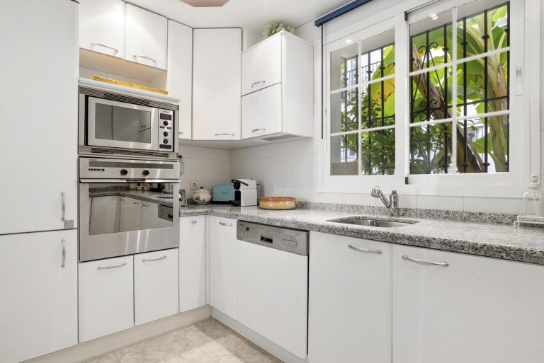 94a71f255ffc79d651cffb2fcb799926 - 16