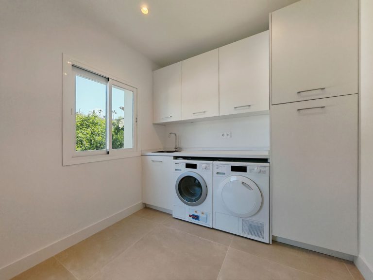 950c8d8241eee8e4027df356600a0c01 - 10