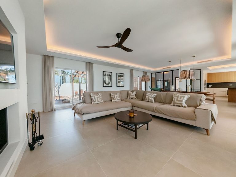 950c8d8241eee8e4027df356600a0c01 - 2