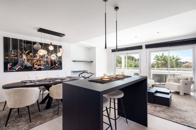 95afb92064fac82243f992e7698d0c73 - 1