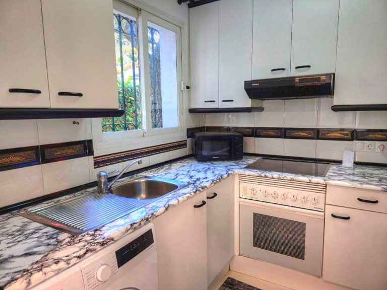 986445a27e60c1f8124ee91234ae4fc9 - 10