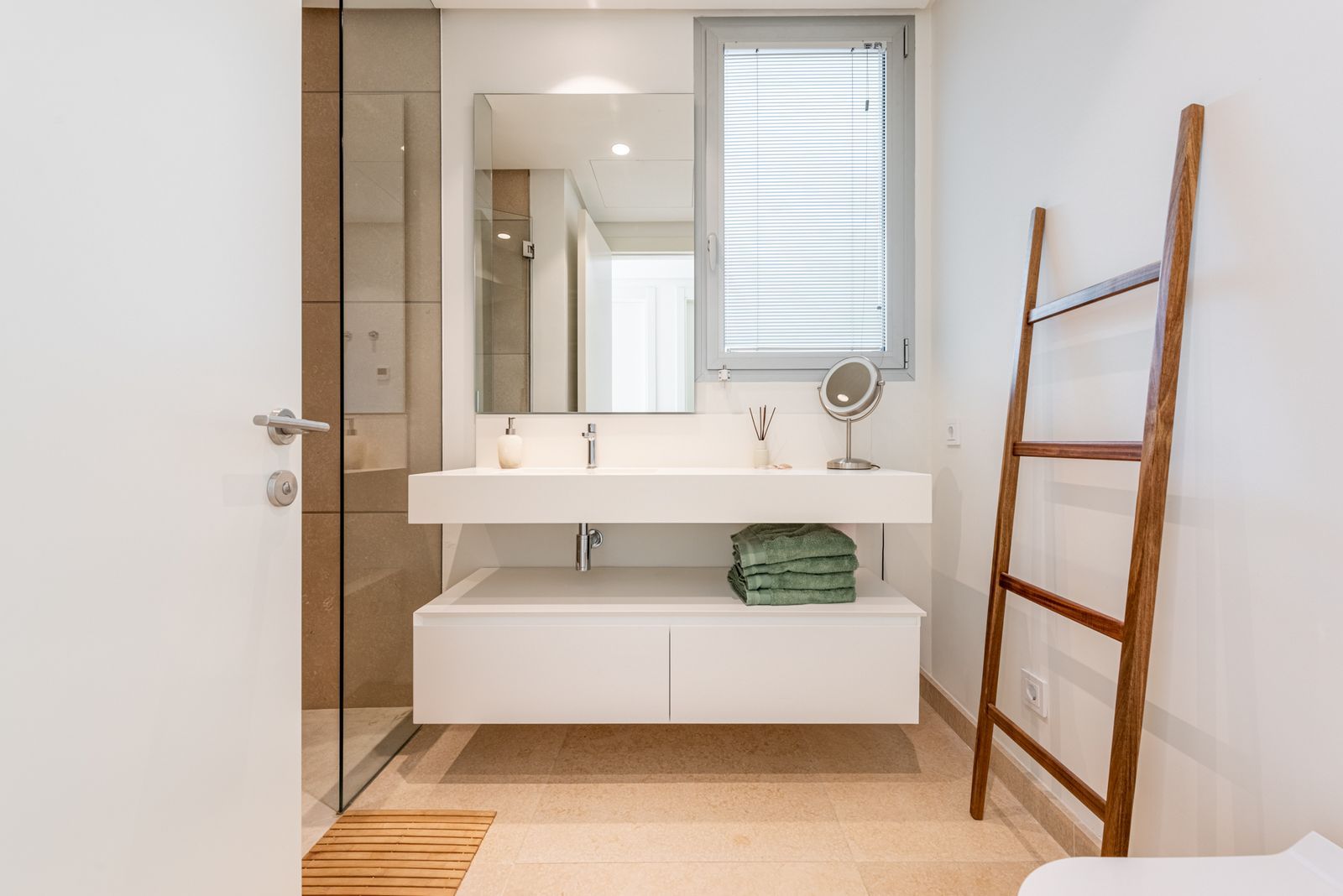 9907873f49f129e1544b6f7cd231e93a - 11