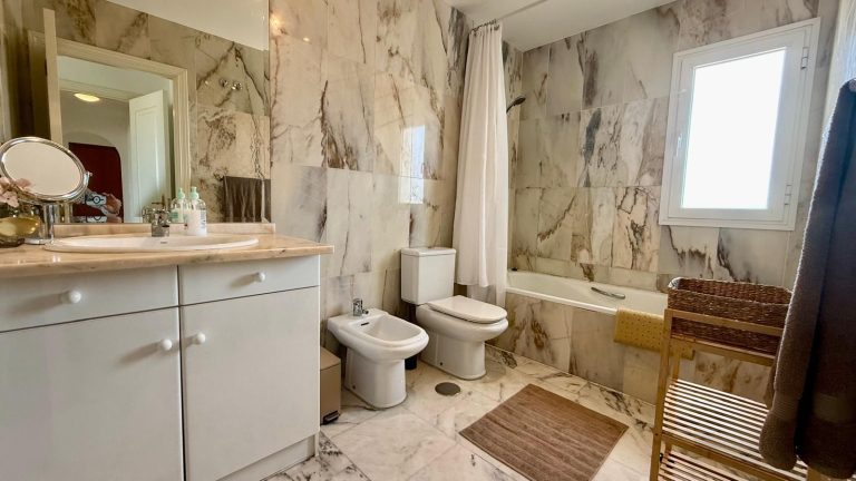 9cd773036c828e6bc6f6c6b68b203299 - 9