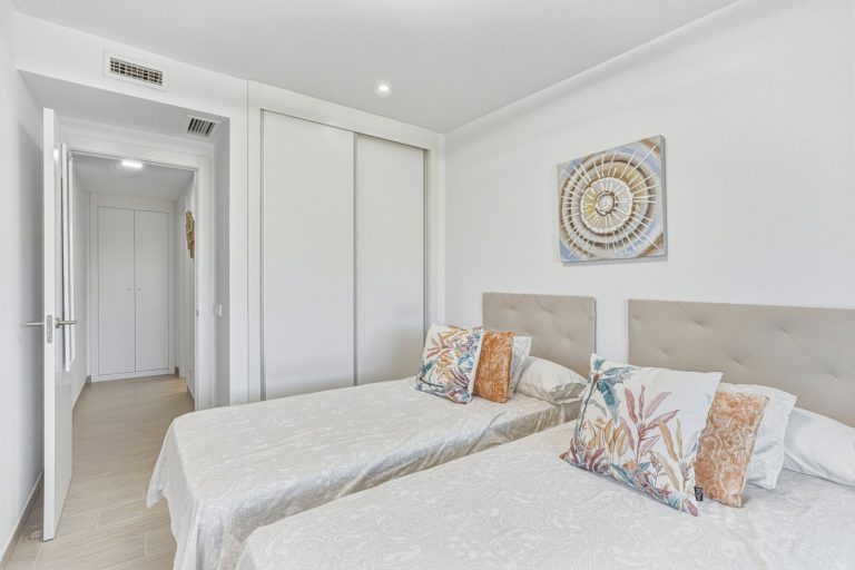 a015510c46dd2588b1b247c85b890f3b - 15