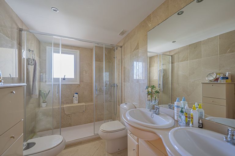 a08fbb2c4203411f16775dd2c3f52474 - 14