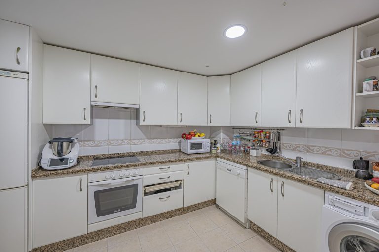 a08fbb2c4203411f16775dd2c3f52474 - 16