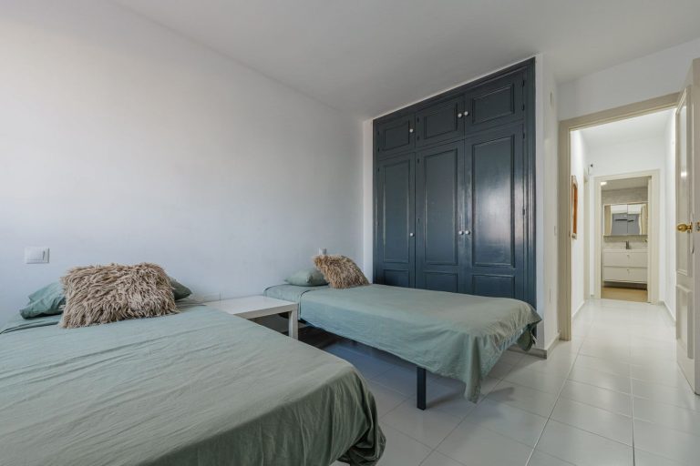 a27a99d8b205c54289dae8d9eb124067 - 15