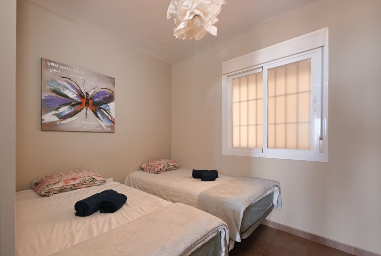 a2ae56fbac9c5d7335fe881e00108203 - 14