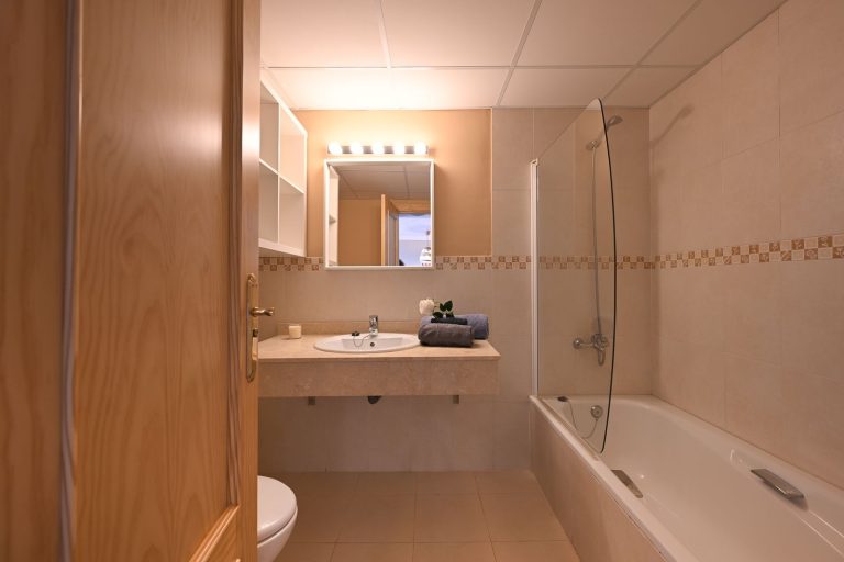 a2ae56fbac9c5d7335fe881e00108203 - 15