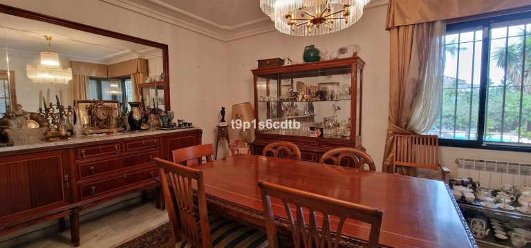 a2e6a9af7769d03bce1fe0cc6bec0f04 - 12