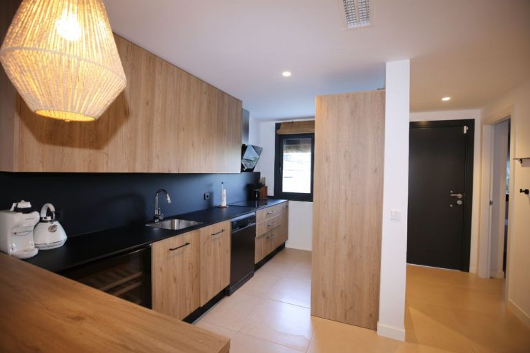 a4e0aacff9019f7971845cb844256eb9 - 11