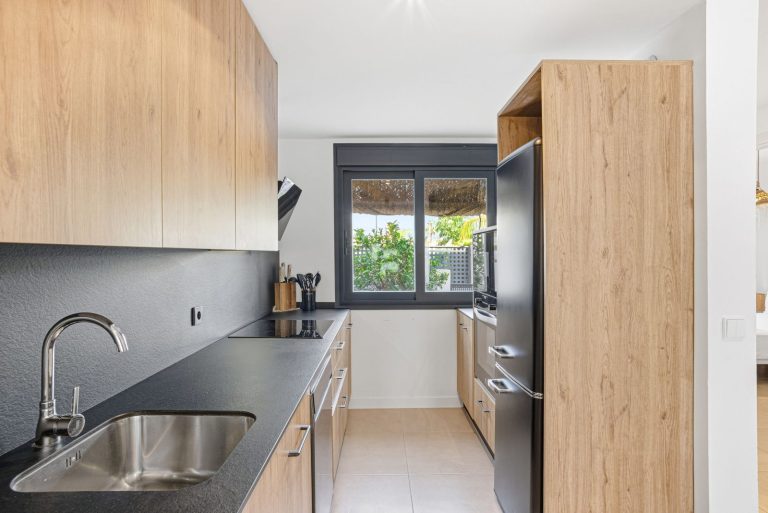 a4e0aacff9019f7971845cb844256eb9 - 13