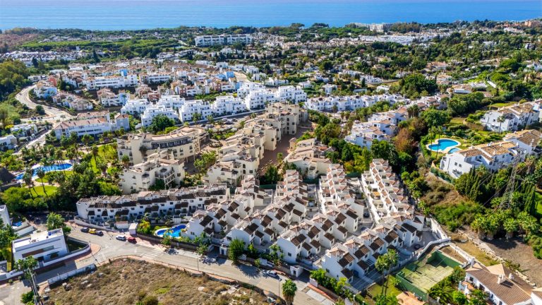 a4e0aacff9019f7971845cb844256eb9 - 3