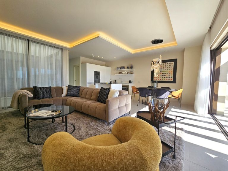 a5bba55c5ee818e23d1a75c3ebfa9bf0 - 12