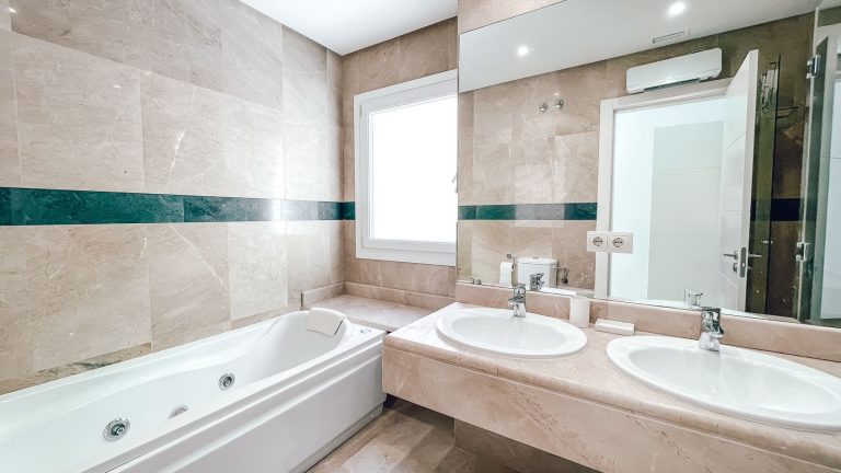 a9fa28b0642a3fe90e6ffbf4e99f06d3 - 14