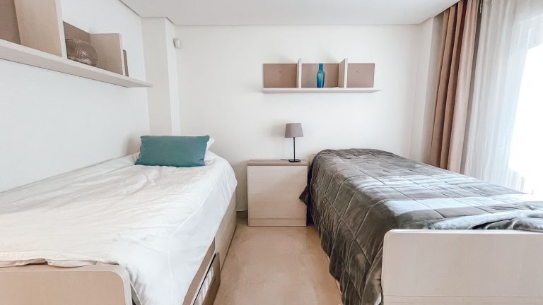 a9fa28b0642a3fe90e6ffbf4e99f06d3 - 16