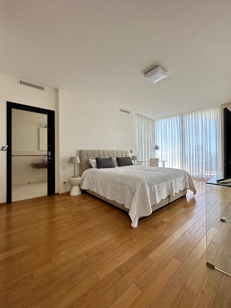 ab98a74fba60a4d441993abc7d5b94cc - 11